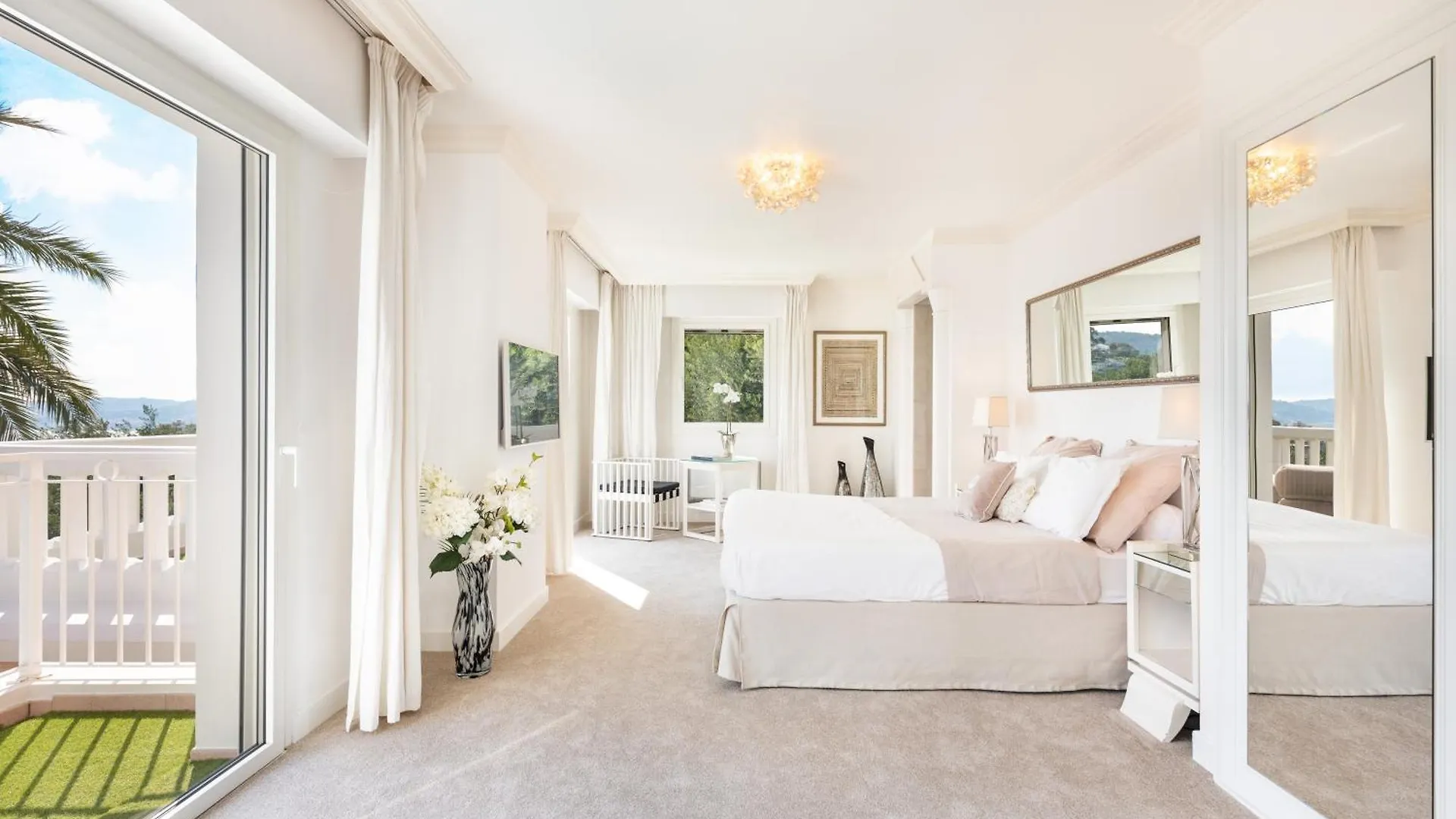 Villa Monaco - Luxury Living In Cap D'Ail With Bentley, Butler And Heated Pool 0*,